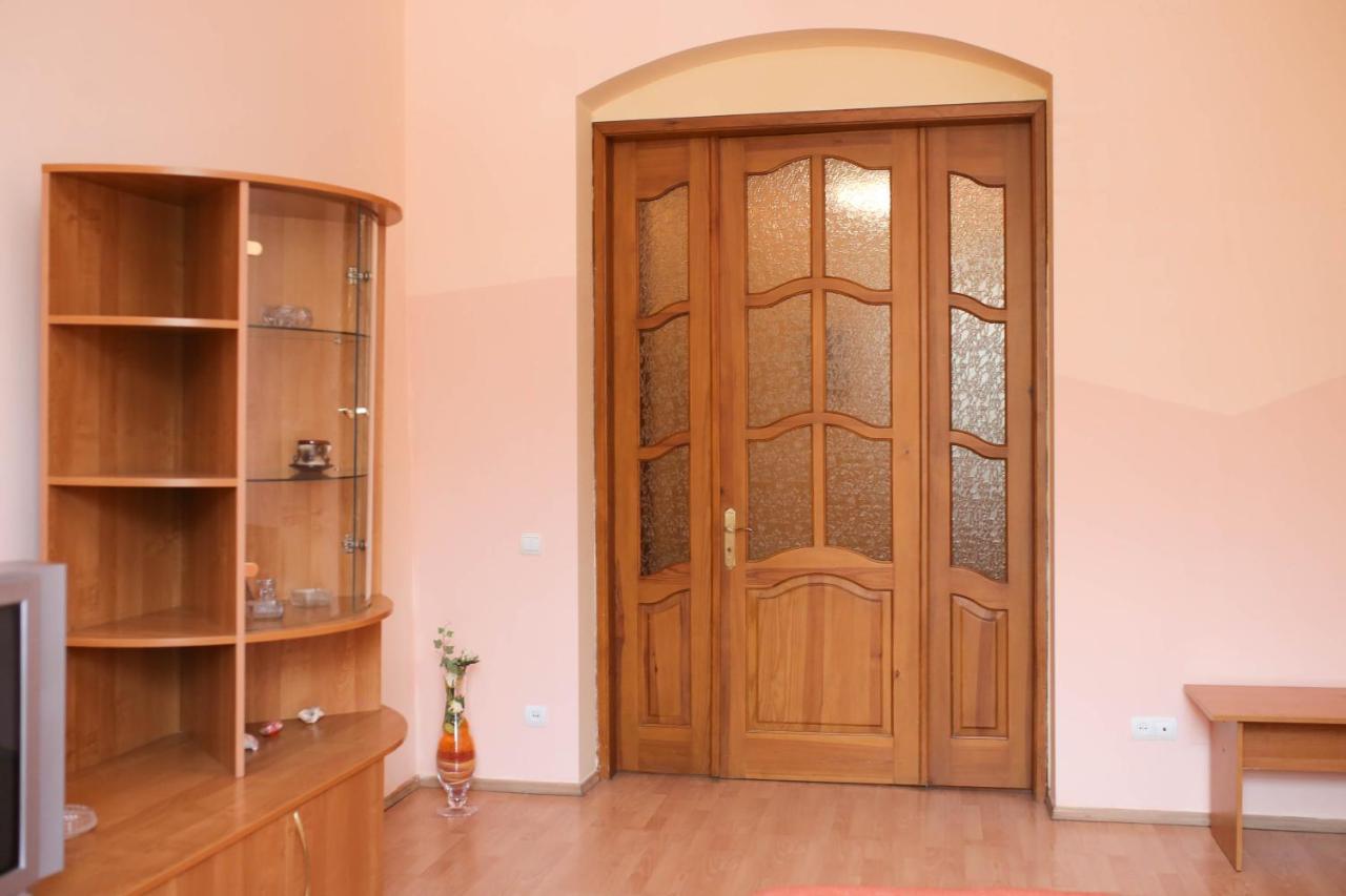 Apartment Near St. Elizabeth Church Leopoli Esterno foto
